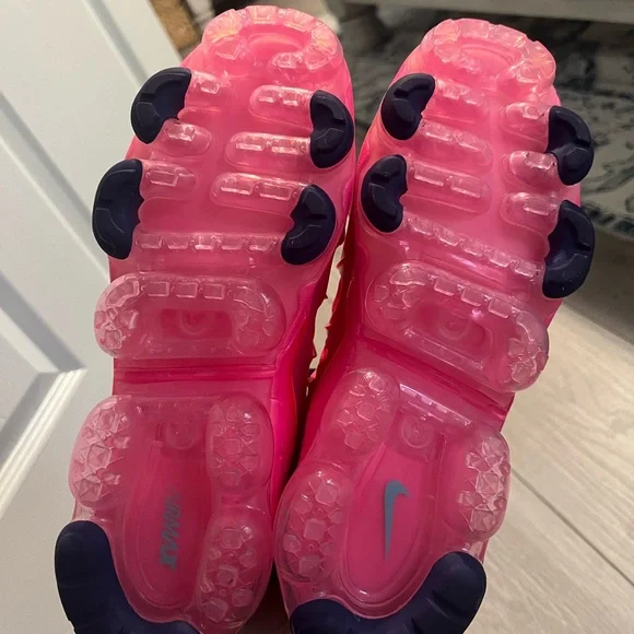 NEW Nike VaporMax Plus 
“Bright Crimson” - Picture 2 of 4